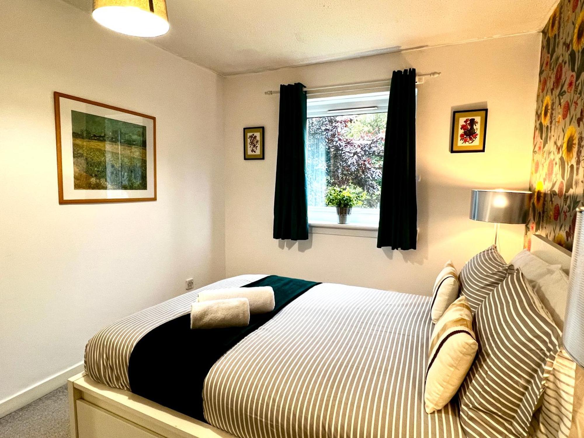 Apartmán Ground Floor Flat With Free Parking & Wifi Glasgow Exteriér fotografie