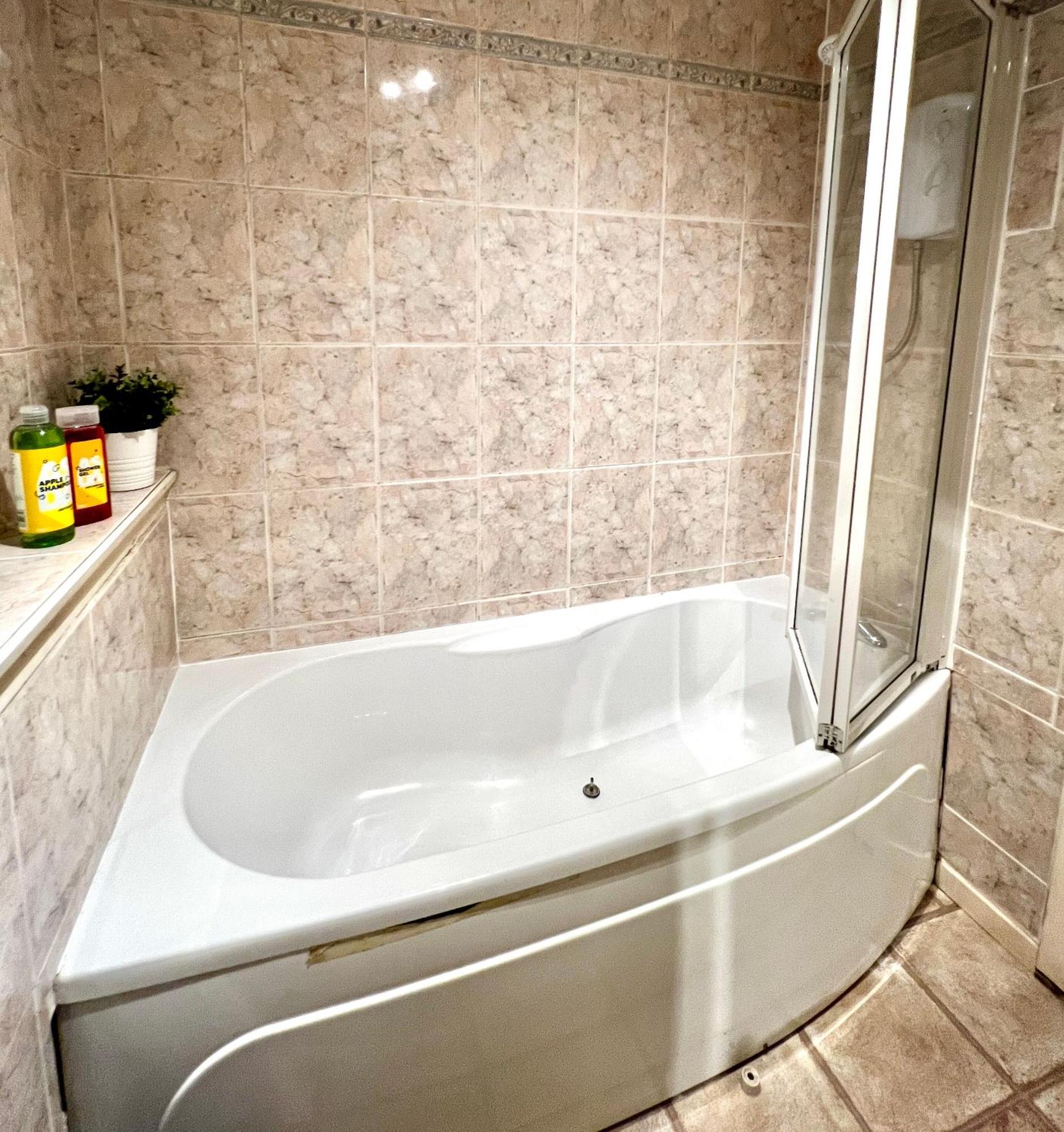 Apartmán Ground Floor Flat With Free Parking & Wifi Glasgow Exteriér fotografie