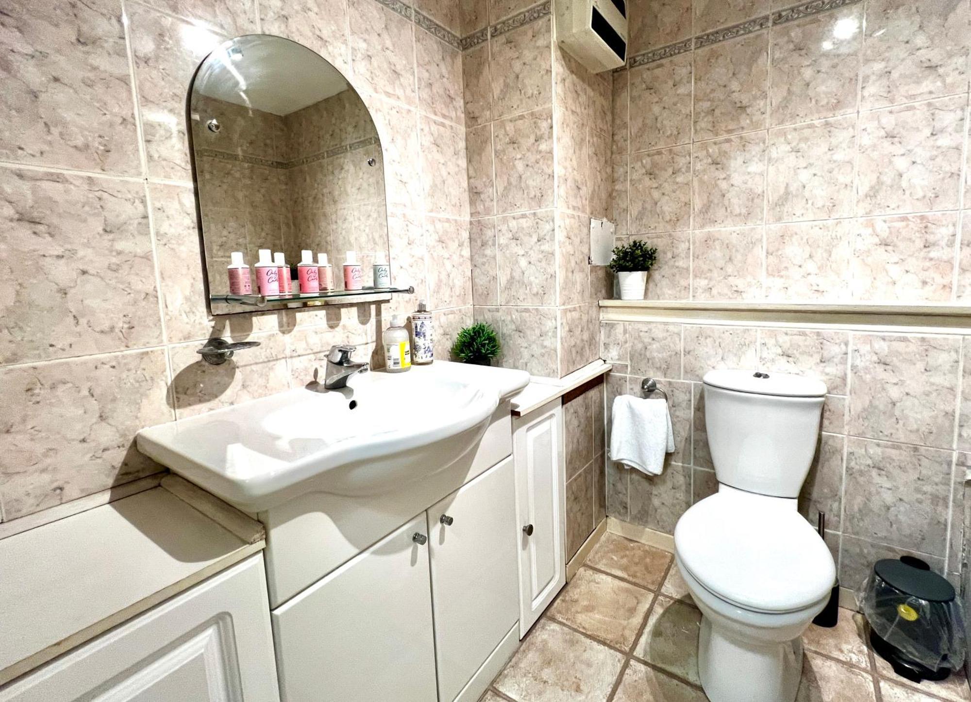 Apartmán Ground Floor Flat With Free Parking & Wifi Glasgow Exteriér fotografie